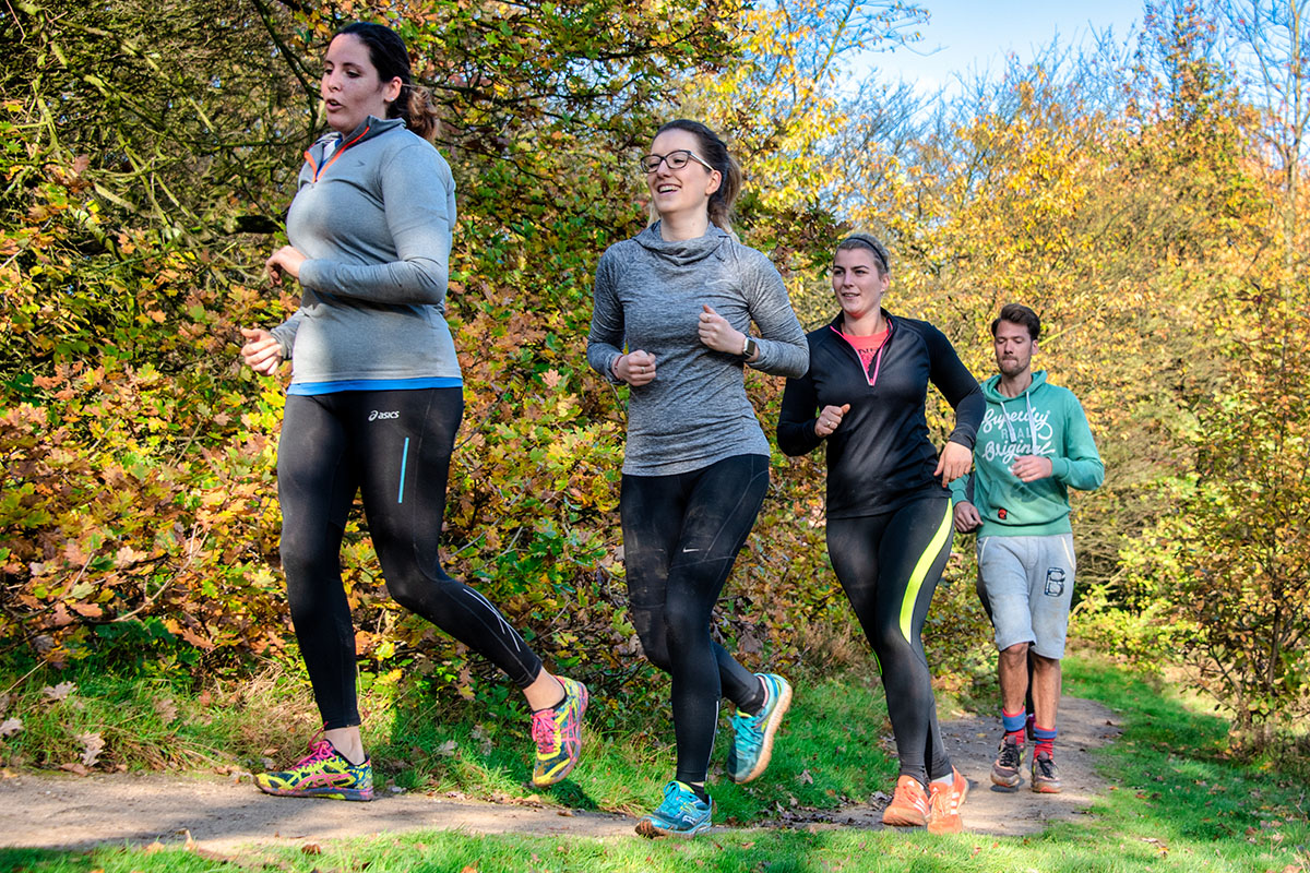 sporthart-gooi-hardlopen-groep-trainer