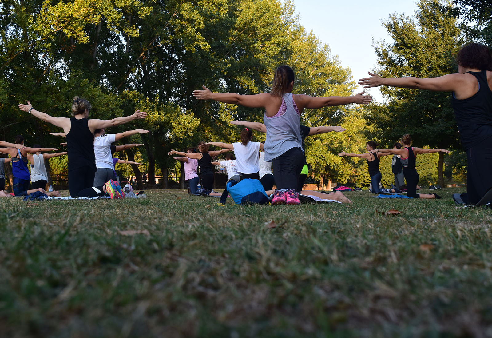 sporthart-gooi-yoga-les-buiten-groep